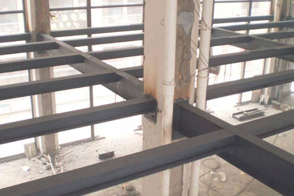 济南钢结构厂家：钢结构的特点及设计钢结构要注意的事项